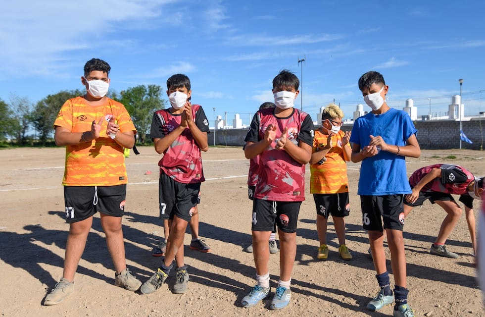 Barrio Universitario de Horizonte: instalaron una cancha de fútbol y una plaza en donde era un basural