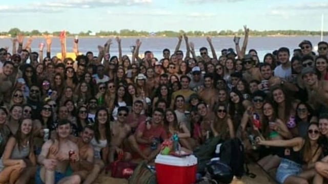 Estudiantes Medicina Rosario sin aislamiento