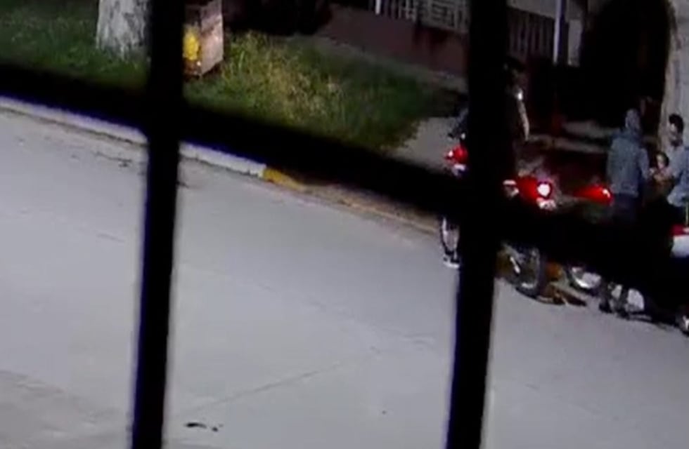 Violento asalto en Córdoba: le apuntaron a su hija de 2 años para robarle una moto recién comprada