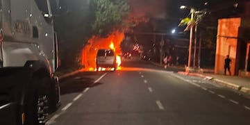 Se incendió un automóvil en pleno centro de Posadas y no hubo heridos.