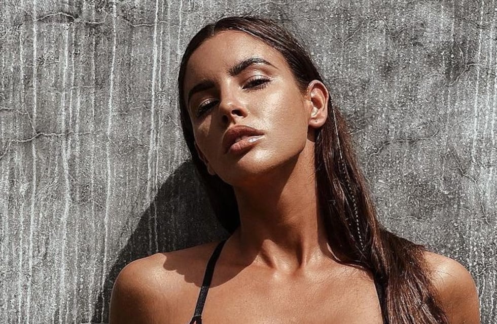 Lucia Javorceková, la exciclista eslovaca, se desvistió en la playa para concientizar sobre el medio ambiente