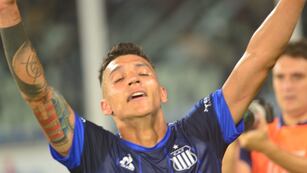 Golazo de Ruben Botta para que Talleres lo de vuelta ante Instituto (Javier Ferreyra / La Voz).