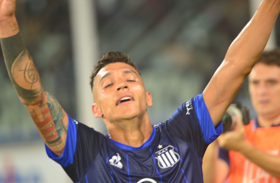 Botta de oro: golazo de Talleres para darlo vuelta ante Instituto, por Rubén Botta