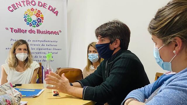 Precandidatos del PRO en el Centro de Día "Taller de Ilusiones" y en las Escuelas 21 y 27