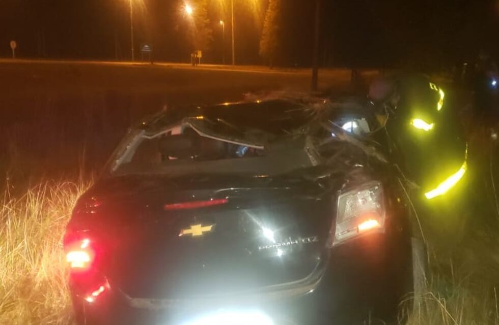 Un conductor se negó al control de alcoholemia luego de volcar en la ruta 3