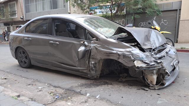 El rodado quedó destruido.