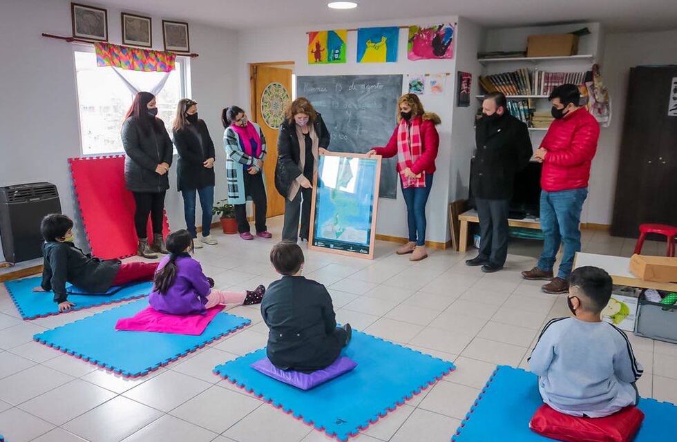 Yutrovic y Harrington visitaron la Escuela Experimental “Los Ñires”