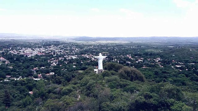 Conquista del paisaje: el Mirador de la Cruz en La Cumbre revela el valle de Punilla desde las alturas