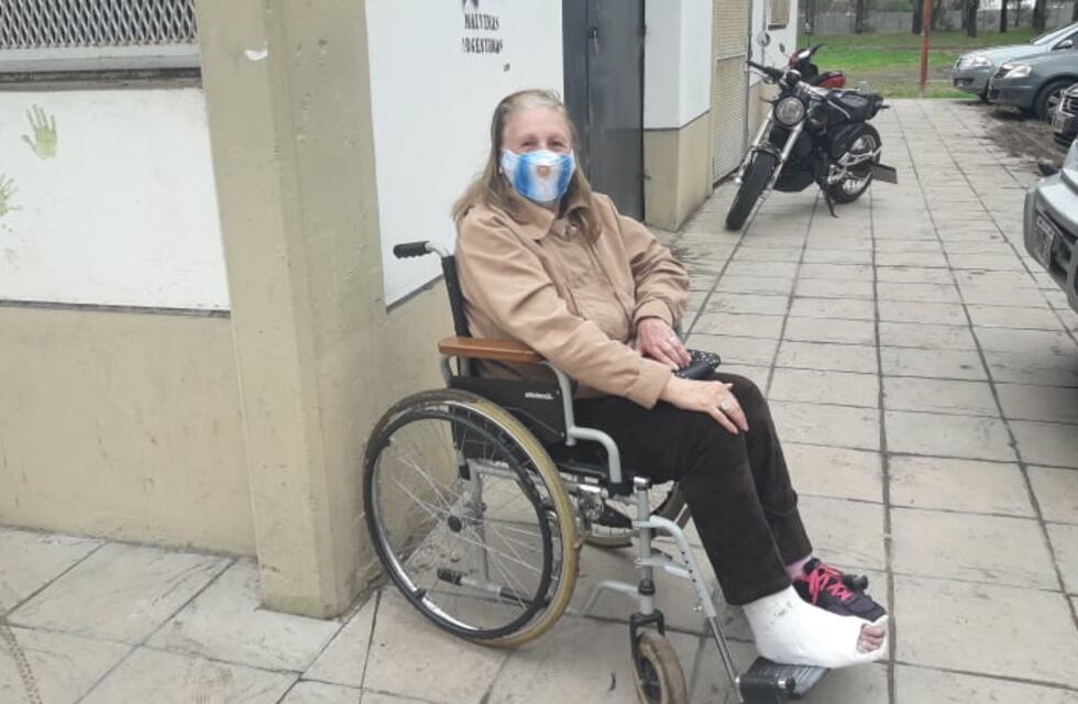 PASO 2021 en Coronel Rosales: Eva con 74 años y quebrada fue a votar