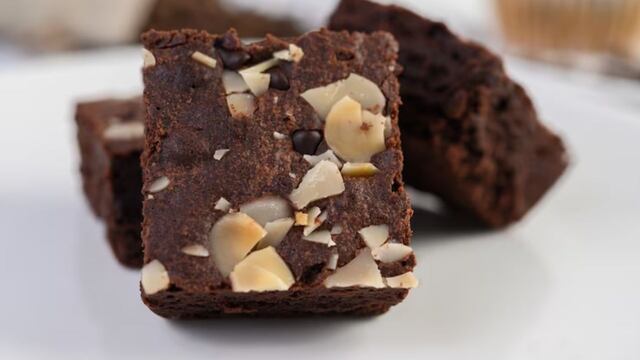 Cómo hacer brownies saludables, sin harinas y en 3 pasos.