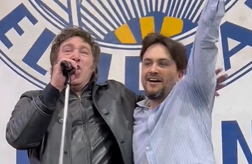 Un candidato liberal se volvió viral por contar que vivió con sus papás hasta los 34 años: “Ellos me echaron”