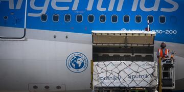 Avión de Aerolíneas Argentinas con vacunas Sputnik V contra el coronavirus. (Presidencia)