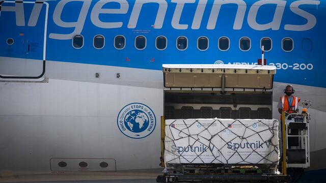 Avión de Aerolíneas Argentinas con vacunas Sputnik V contra el coronavirus. (Presidencia)