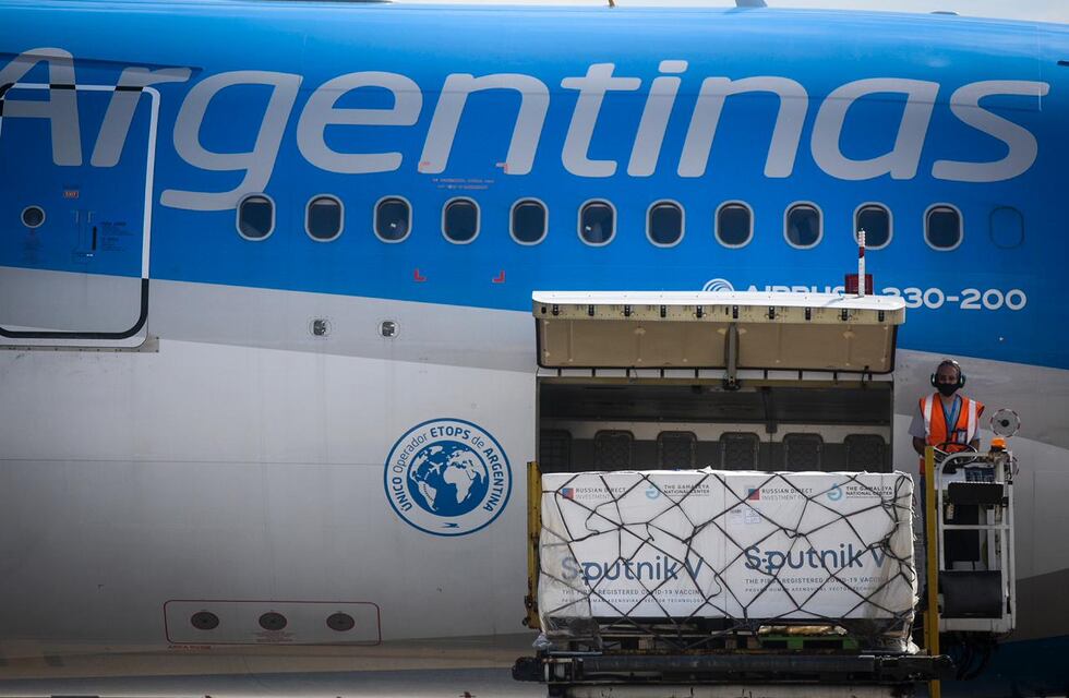 El undécimo vuelo de Aerolíneas Argentinas que trae más vacunas Sputnik V volverá un día más tarde