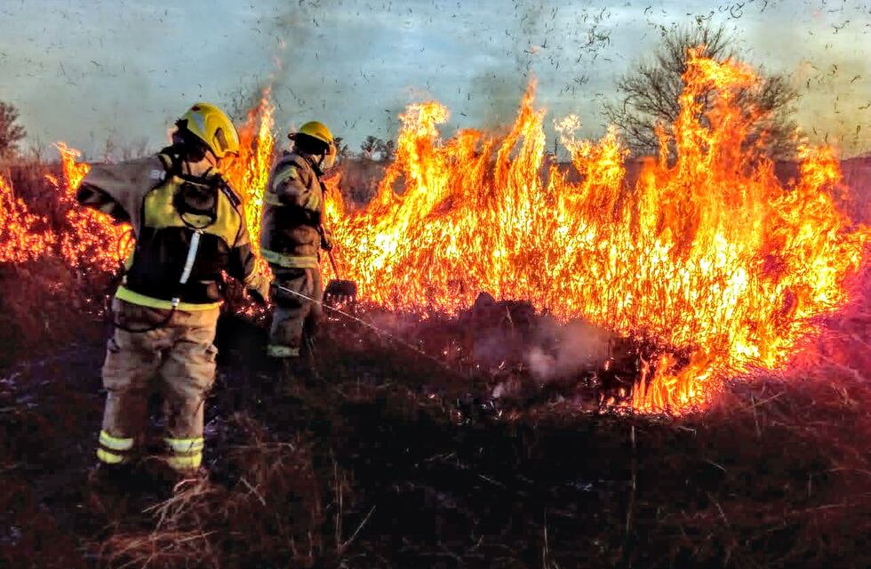 Sin tregua: los Bomberos de Pérez trabajaron en distintos focos de incendios