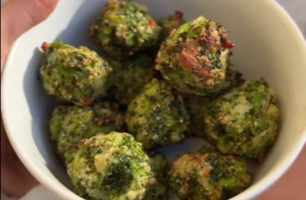 Ideal para snack o acompañamiento: cómo hacer bolitas de brócoli y queso con 4 ingredientes