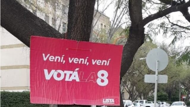 Uno de los carteles detectados por los inspectores municipales cerca del Parque Central. Gentileza