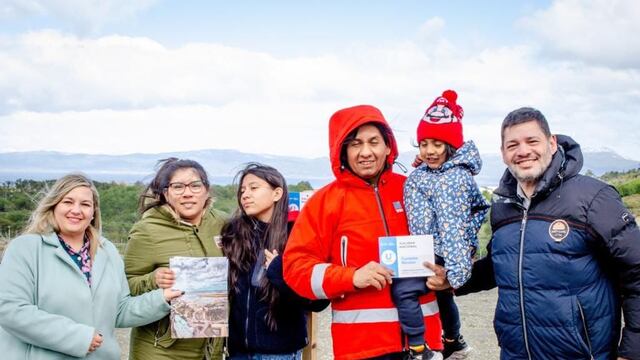 Ushuaia: entregaron decretos de preadjudicación de terrenos a trabajadores viales