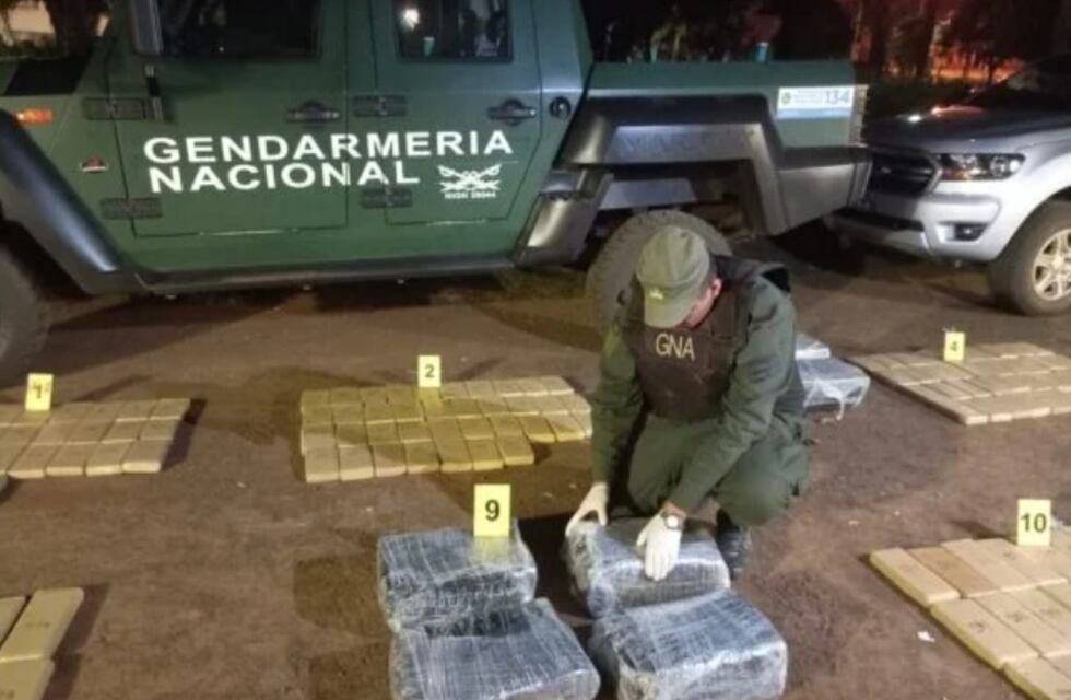 Transportaba marihuana y chocó contra el móvil de Gendarmería en Puerto Leoni