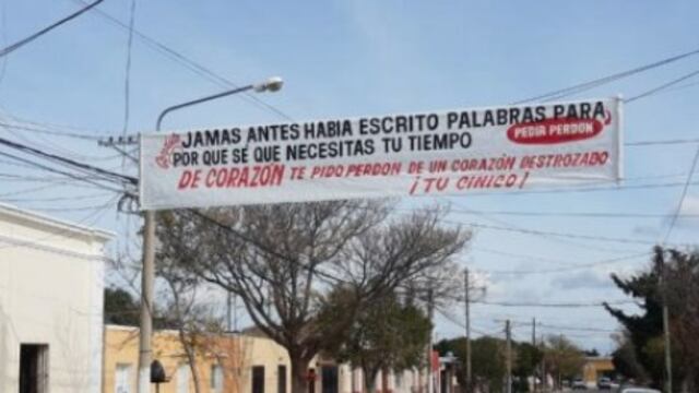 Mensaje de un enamorado por medio de un pasacalle a su supuesta pareja.