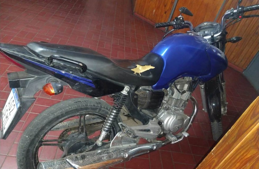 Personal policial detuvo a dos motochorros que estaban robando una bicicleta valuada en $300.000