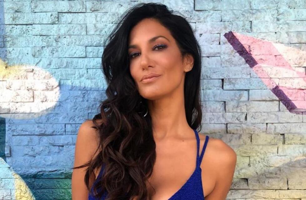 Silvina Escudero posó de espaldas con una microbikini y lució sus curvas al sol