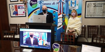 Alejandra Rodenas, tomó juramento de lealtad a la Bandera a alumnos de Pujato (Facebook Daniel Quacquarini)