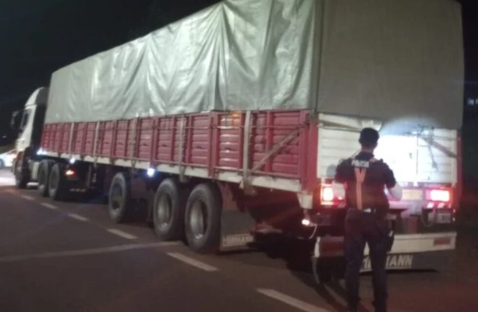 Camión cargado con soja fue interceptado en Campo Grande