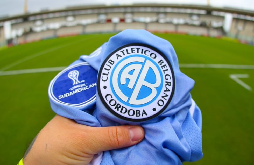 Cortó una camiseta de Belgrano, la convirtió en piluso y generó polémica en las redes