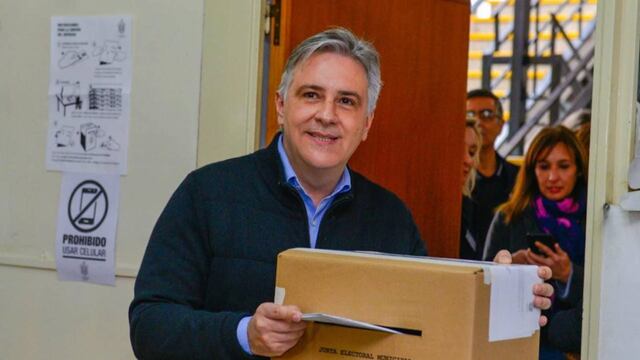 El gobernador electo de Córdoba, Martín Llaryora, emitió su voto en las elecciones para intendente. (Prensa Hacemos Unidos por Córdoba)