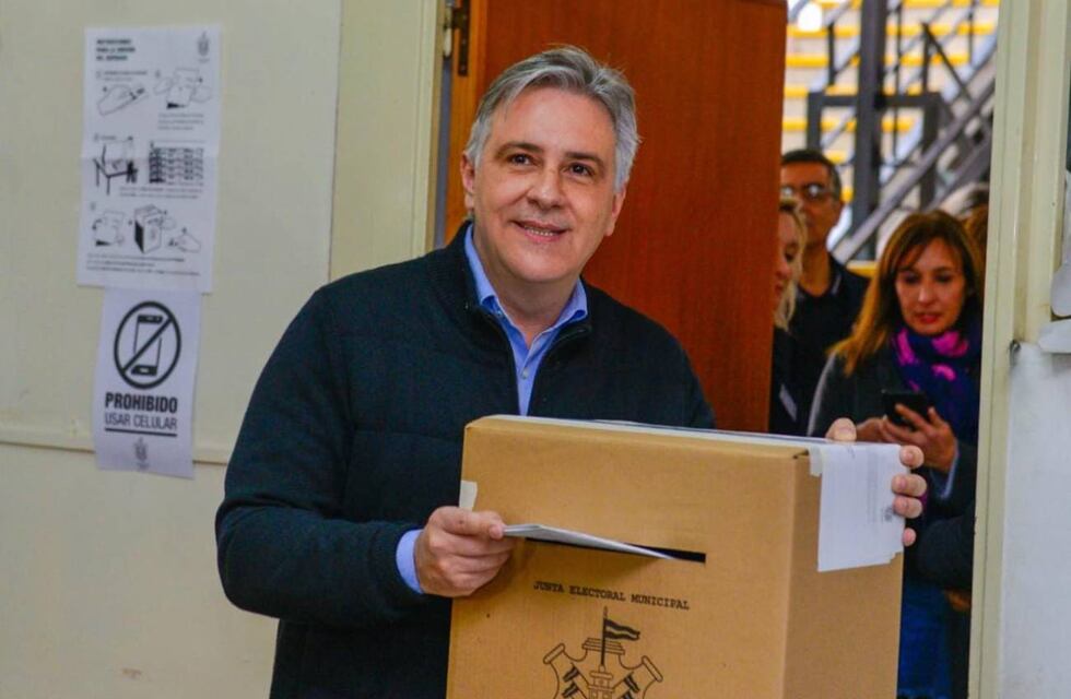 Martín Llaryora votó cerca del mediodía: “Mi única cábala es trabajar y dejarlo todo en la cancha”