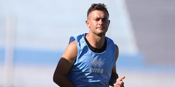 En gran nivel, el volante Santiago Longo extendió su vínculo con Belgrano (prensa Belgrano).