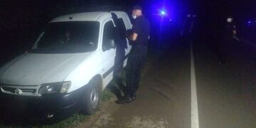 Efectivos policiales recuperaron una camioneta robada en Oberá.