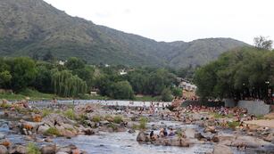 Turismo en Carlos Paz. Playa de Oro. (La Voz)