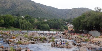 Turismo en Carlos Paz. Playa de Oro. (La Voz)