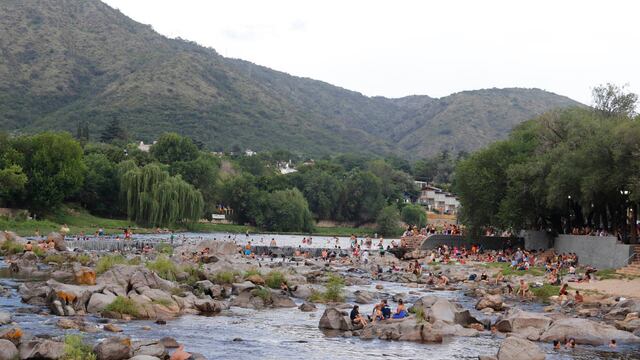 Turismo en Carlos Paz. Playa de Oro. (La Voz)