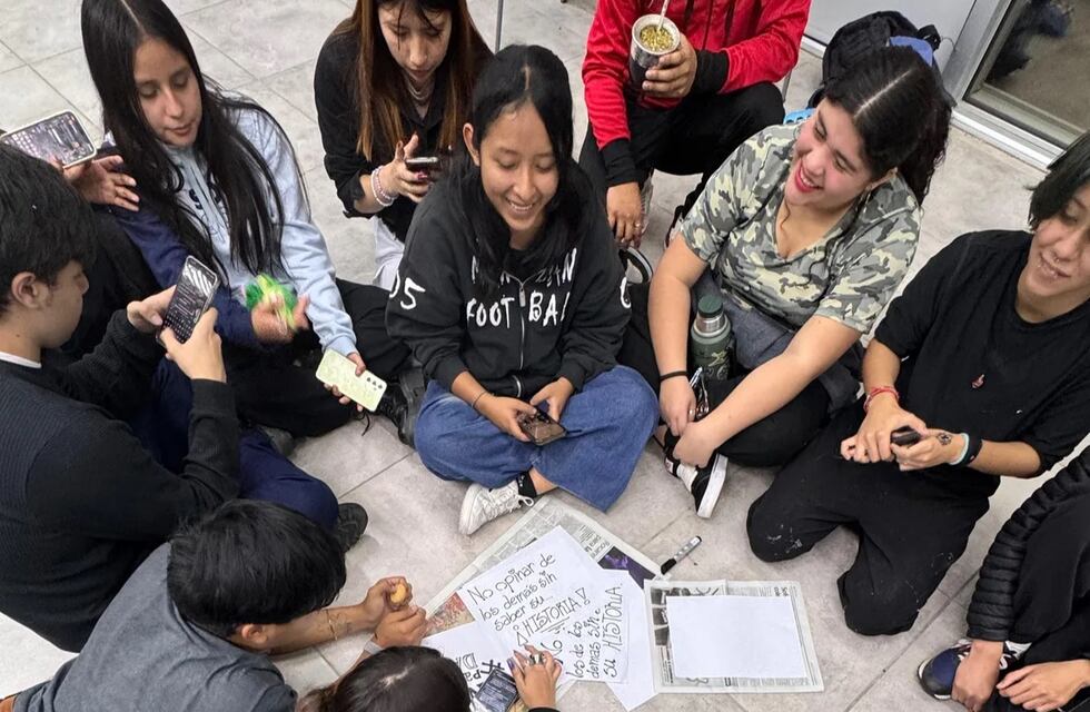 En el Día Mundial de la Juventud, un desafío urgente: redes sociales y salud mental