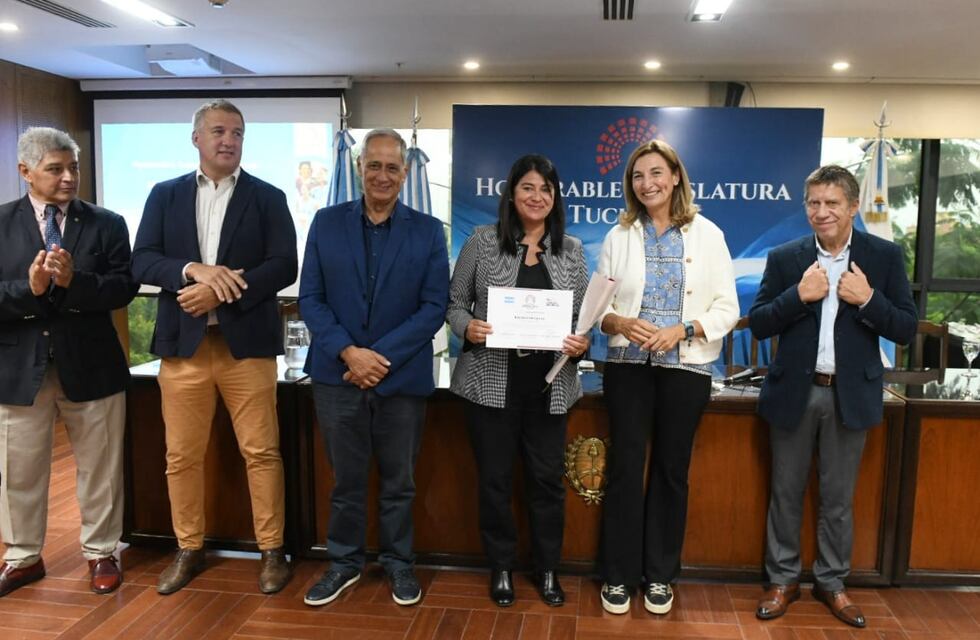 Bussi destacó a mujeres deportistas