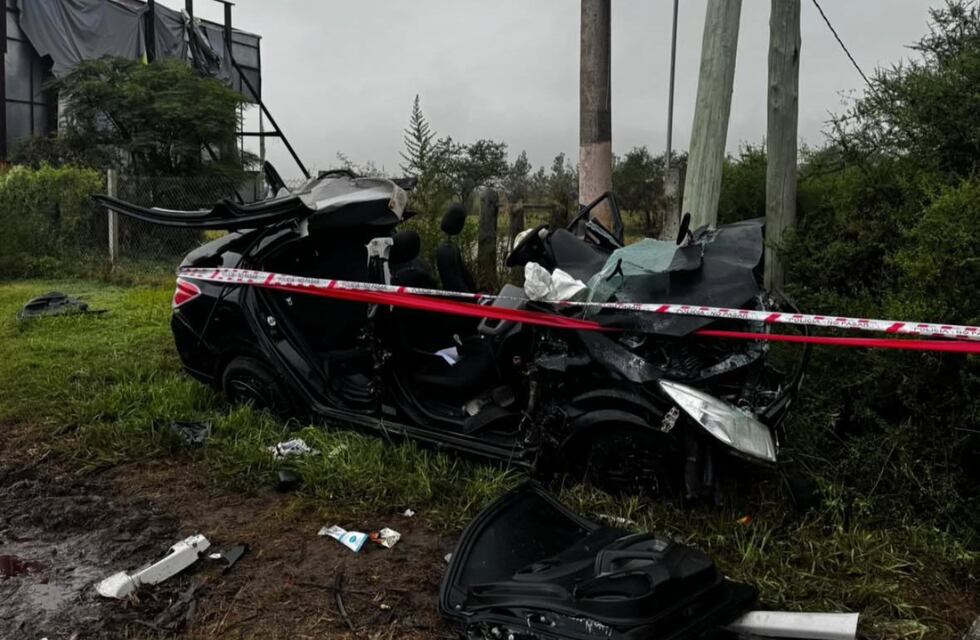 Córdoba: escapaban de la Policía y terminaron estrellados contra un poste