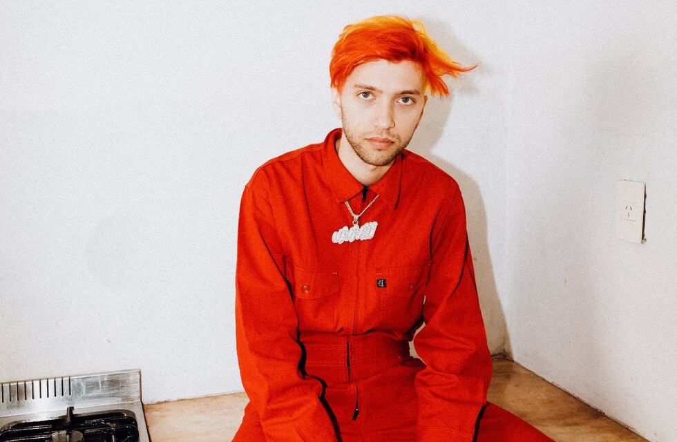 Bhavi sorprendió y se tiñó el pelo de negro