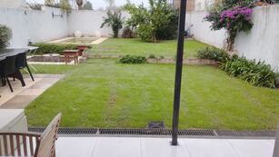 Así había quedado el jardín de la casa con las mejoras que le habían hecho los inquilinos.