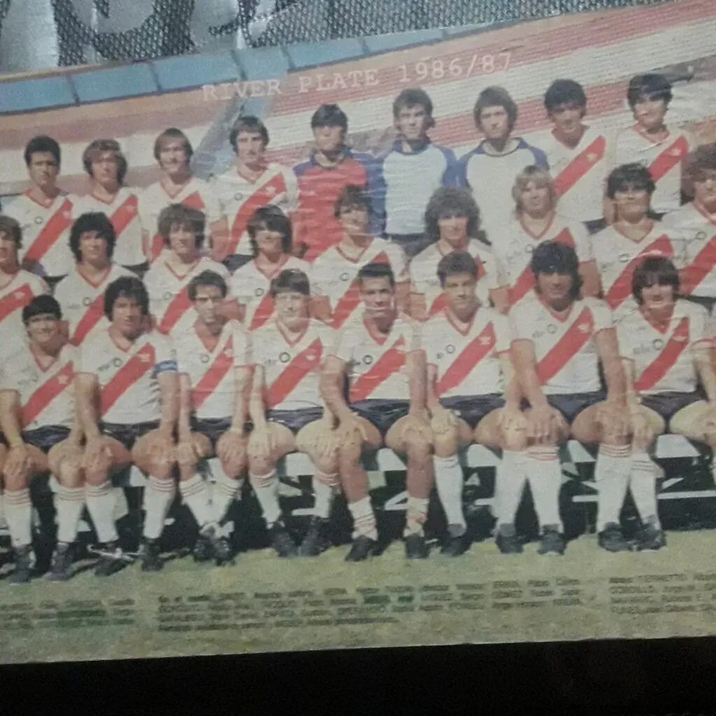 Su debut en la Primera de River duró solo dos minutos, en un recordado encuentro ante Platense en 1987.