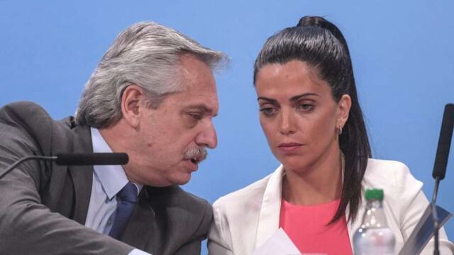 Alberto Fernández junto a la titular del Pami, Luana Volnovich. (Foto / Archivo)