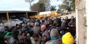 Los uniformados actuaron con escudos, bastones y gas pimienta.