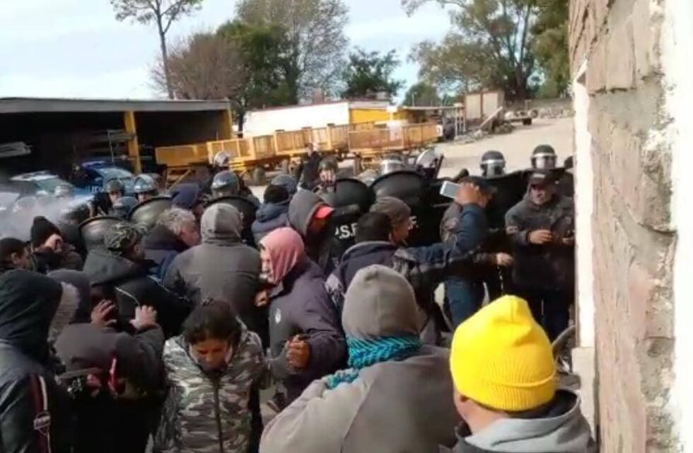 Las Rosas en crisis: denuncian represión policial tras 20 días de paro municipal