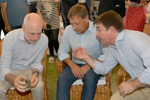 Horacio Rodríguez Larreta, el gobernador de Mendoza, Rodolfo Suárez y Omar De Marchi, en una de sus últimas fotos juntos en Mendoza.