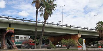 Un hombre que dormía en un tabique del canal Cacique Guaymallén cayó desde unos 3 metros de altura y está grave. Gentileza