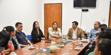 El ministro Leonardo Zeballos recibió a las emprendedoras y les abrió las puertas de la industria provincial.