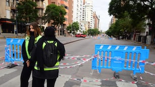 Rige un corte de tránsito en pleno Centro de Córdoba. (José Gabriel Hernández / La Voz)