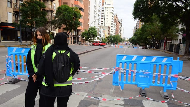 Rige un corte de tránsito en pleno Centro de Córdoba. (José Gabriel Hernández / La Voz)